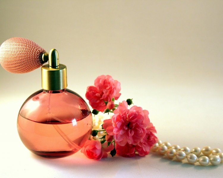 Hvor lang tid kan parfume holde sig?